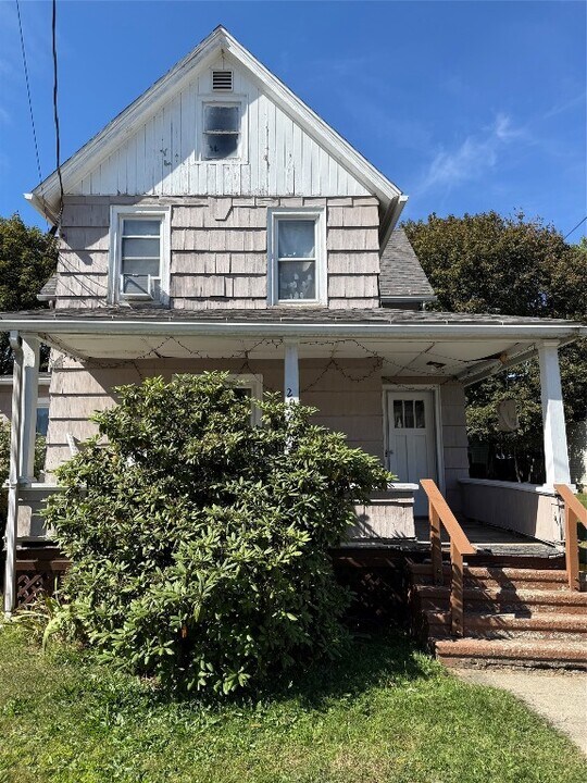 206 Willow St in Johnson City, NY - Building Photo