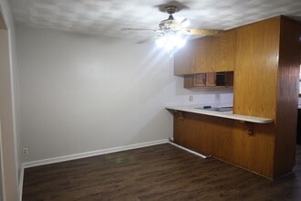 1424 E Houston St in Tyler, TX - Building Photo - Building Photo