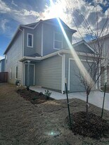 12140 Thoroughbred Dr in Aubrey, TX - Building Photo