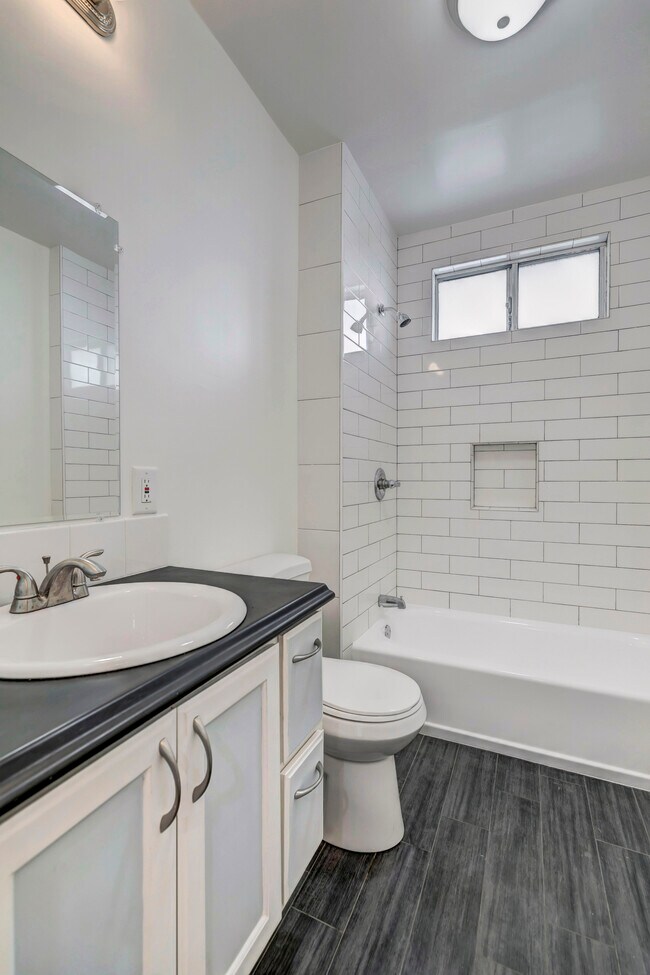 5843 Ernest Ave, Unit 1/2 in Los Angeles, CA - Building Photo - Building Photo