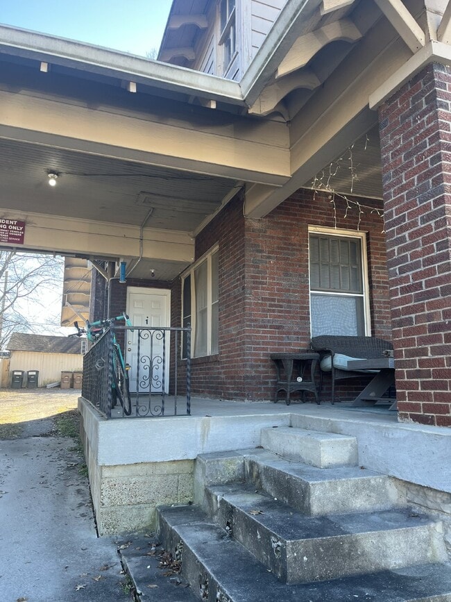 property at 2129 Ashwood Ave