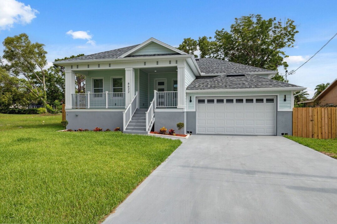 8622 Inwood Dr in Hudson, FL - Building Photo