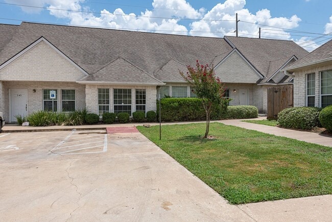 3628 S Hampton Ct in Bryan, TX - Foto de edificio - Building Photo