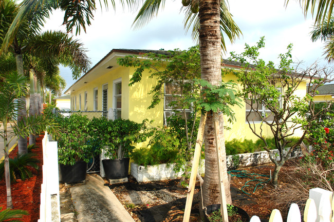 627 N Federal Hwy in Lake Worth, FL - Foto de edificio - Building Photo