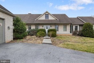 12 Simmons Rd in Mechanicsburg, PA - Building Photo - Building Photo