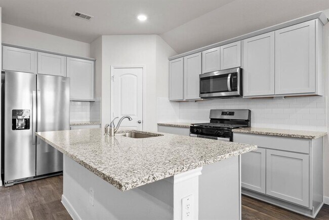 320 Darwin Pl in Lockhart, TX - Building Photo - Building Photo