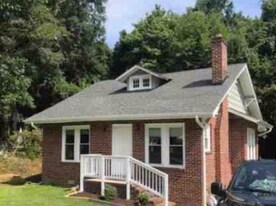 106 W Terrell St in Greensboro, NC - Building Photo