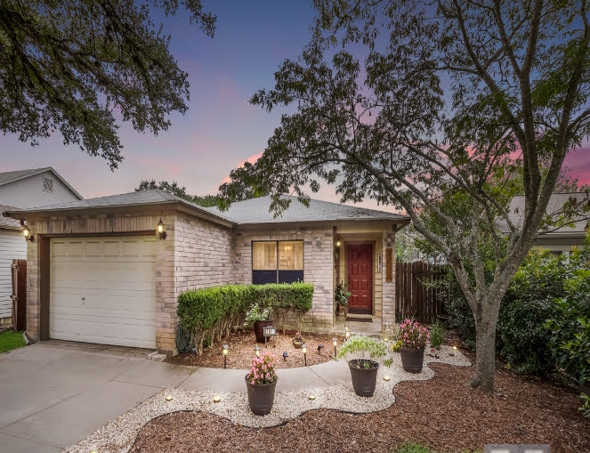 13023 Chimney Oak Dr in San Antonio, TX - Building Photo