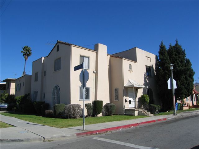 4535 W 11th Pl in Los Angeles, CA - Building Photo