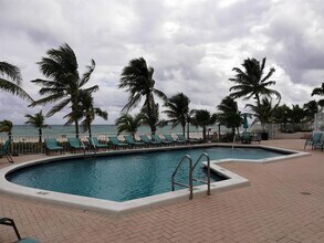 1010 S Ocean Blvd, Unit 911 in Pompano Beach, FL - Building Photo - Building Photo