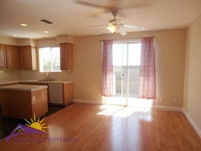 5395 Knotty Pine Way in Sacramento, CA - Building Photo - Building Photo