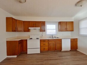 2215 S Millwood Ave in Wichita, KS - Building Photo - Building Photo