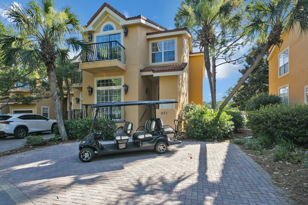 71 Vantage Point in Miramar Beach, FL - Building Photo