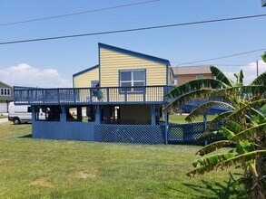 4215 Hardin Dr in Galveston, TX - Building Photo - Building Photo