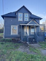 1723-1725 SE Mill St in Roseburg, OR - Building Photo