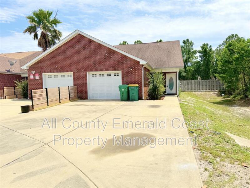 1014 Airport Rd in Destin, FL - Building Photo