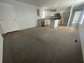 15811 Croatia Dr in Clinton Township, MI - Building Photo - Building Photo