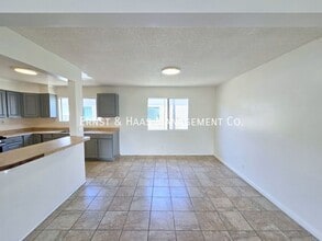 1330 Walnut Ave in Long Beach, CA - Building Photo - Building Photo