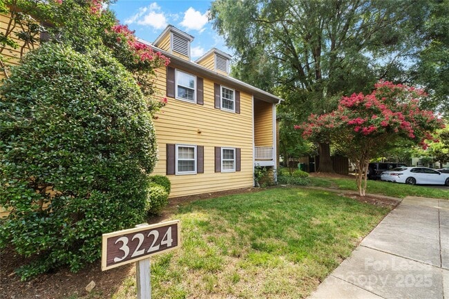 3224 Selwyn Farms Ln in Charlotte, NC - Foto de edificio - Building Photo