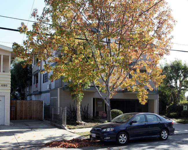 1070 Loma Ave in Long Beach, CA - Building Photo - Building Photo