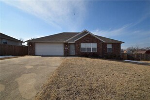 904 SW Natchez Ct in Bentonville, AR - Building Photo