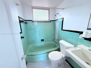 1045 NE 80th St in Miami, FL - Building Photo - Building Photo