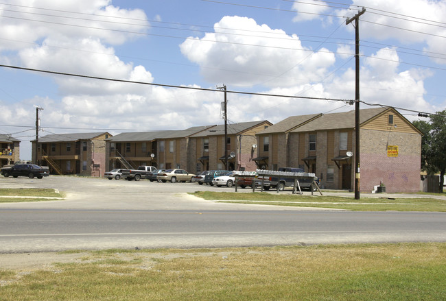 Mayfield Apartments in San Antonio, TX - Foto de edificio - Building Photo