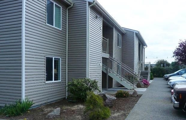 Forest Hills Manor in Reedsport, OR - Building Photo