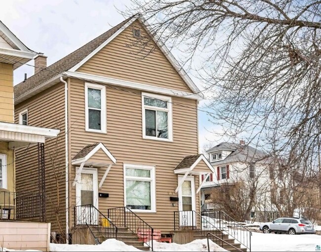 329 E 6th St in Duluth, MN - Foto de edificio - Building Photo