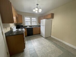 718 E Hunter Ave in Bloomington, IN - Foto de edificio - Building Photo