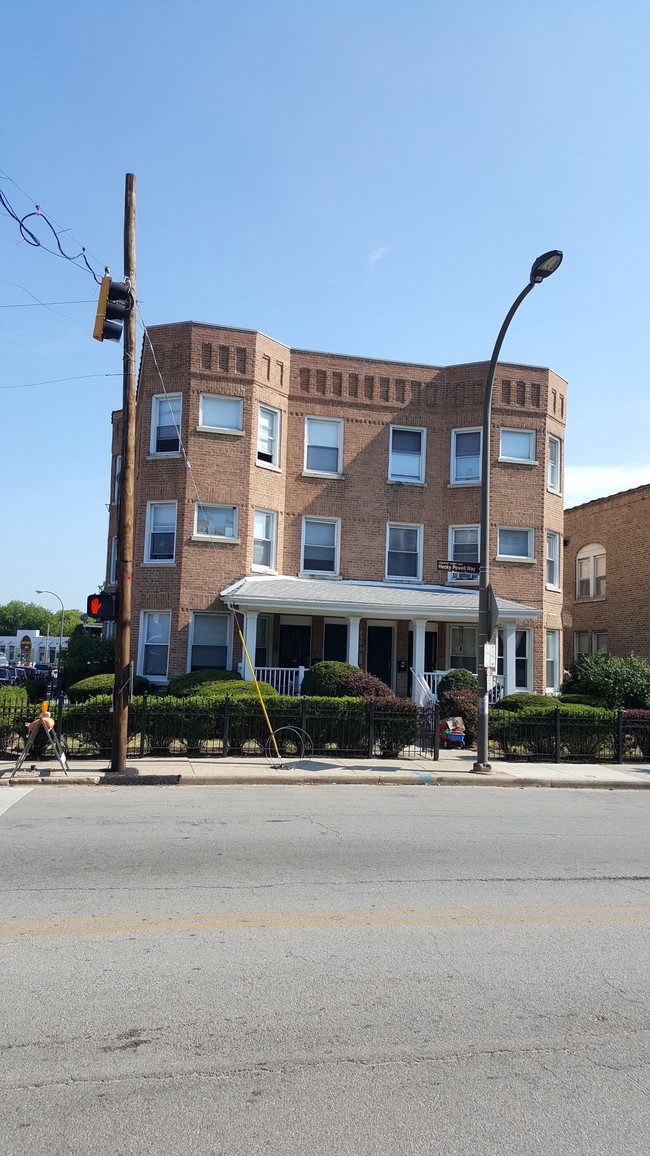 Emerson Apartments in Evanston, IL - Foto de edificio - Building Photo