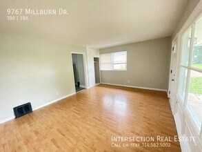 9767 Millburn Dr in St. Louis, MO - Building Photo - Building Photo