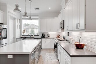 2214 Arabelle St in Houston, TX - Building Photo - Building Photo