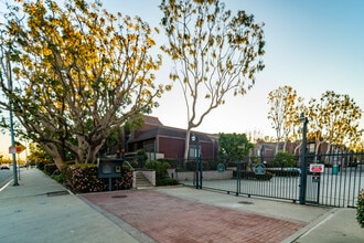 Villa Vallarta in Los Angeles, CA - Building Photo - Building Photo