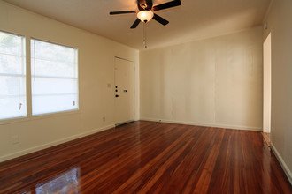 Admiral Brittany Apartments in Corpus Christi, TX - Building Photo - Interior Photo