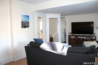 7 Hillcrest Dr in Stonington, CT - Building Photo - Building Photo