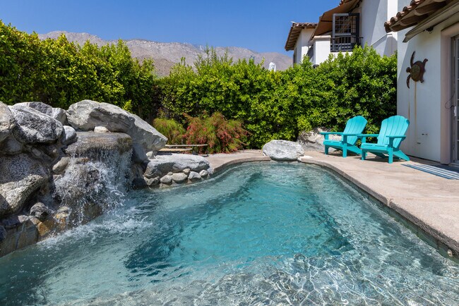 546 N Indian Canyon Dr in Palm Springs, CA - Building Photo - Building Photo