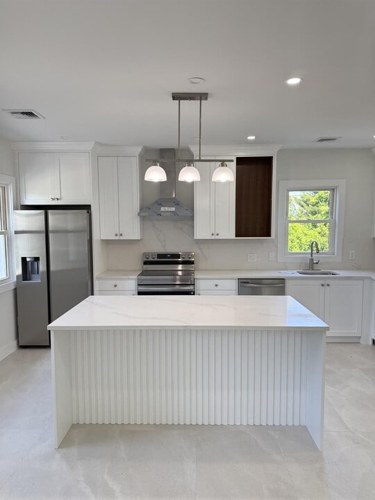 53 Woods Ave in Rockville Centre, NY - Building Photo
