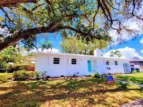 828 NE 76th St in Miami, FL - Building Photo - Building Photo