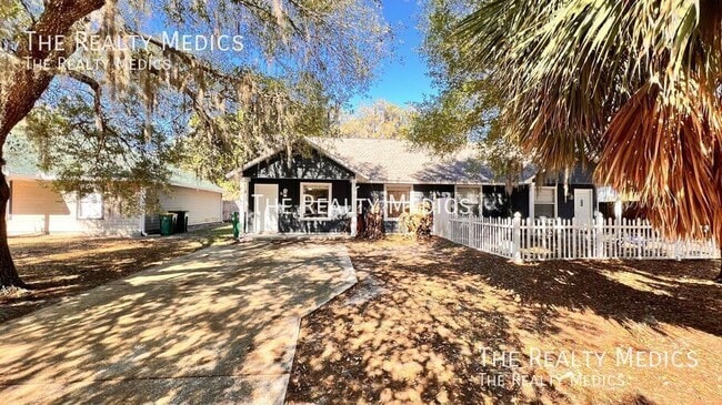 436 Jennifer Ln in Eustis, FL - Building Photo - Building Photo