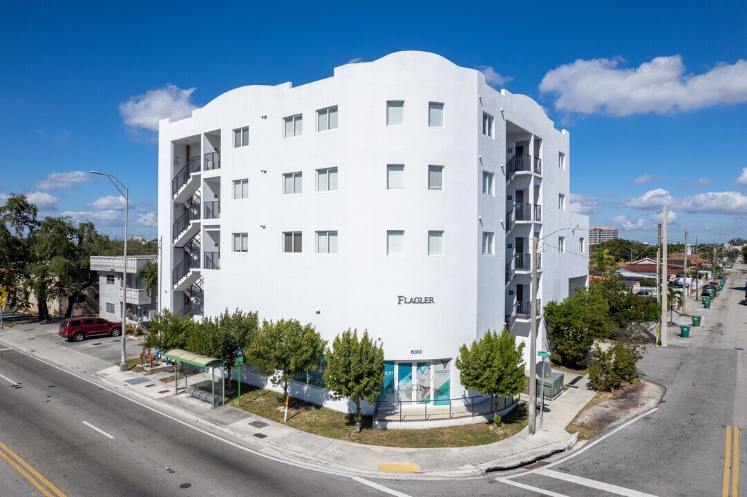 6001 W Flagler St in Miami, FL - Foto de edificio