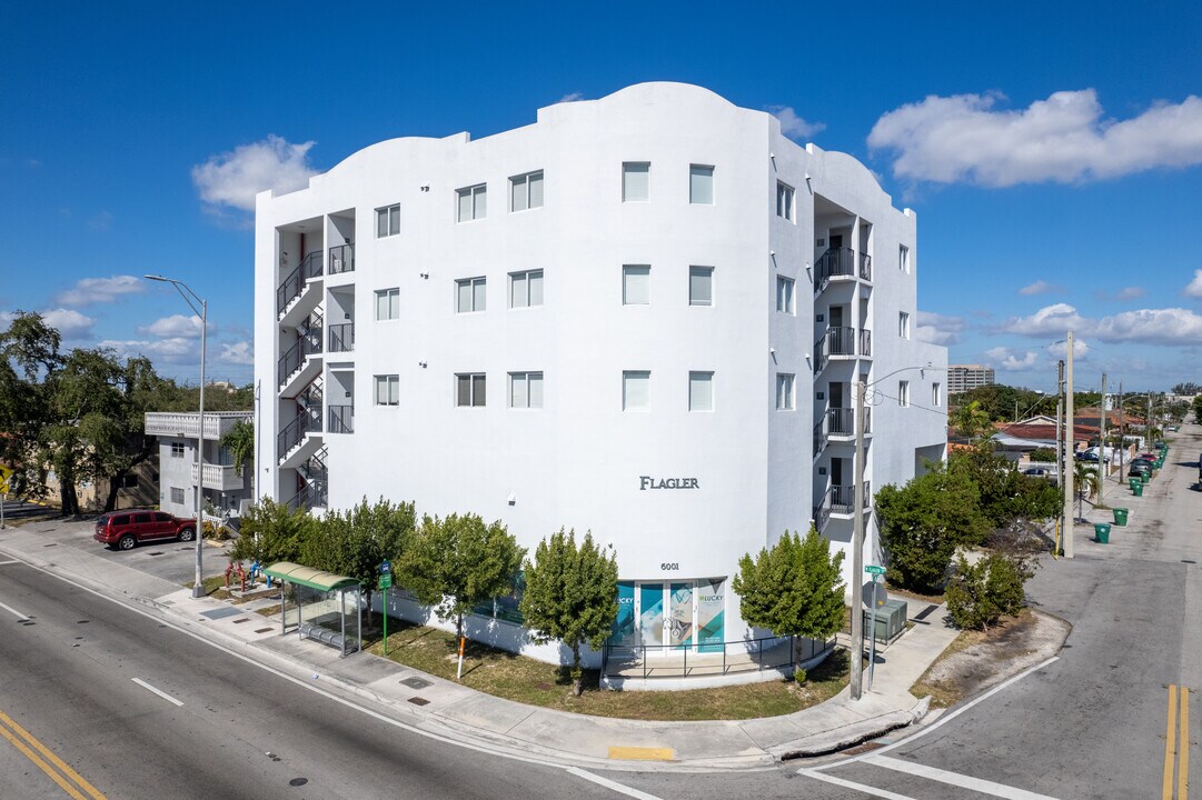 6001 W Flagler St in Miami, FL - Building Photo