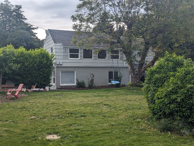 2010 Dickinson Ave NW