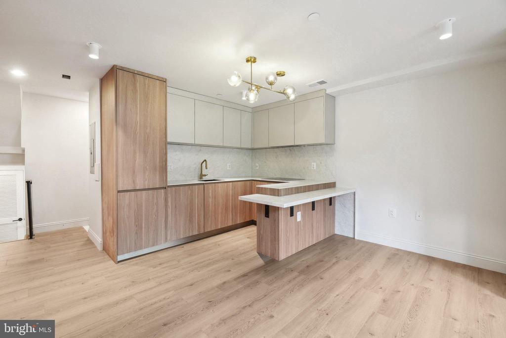 23 Logan Cir NW-Unit -NO. 1 in Washington, DC - Foto de edificio