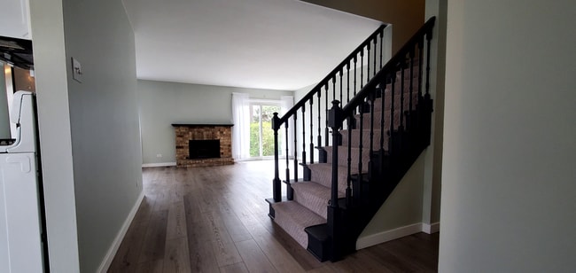 1576 Dundee Dr in Wheaton, IL - Building Photo - Building Photo