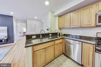 804 Taylor St NW, Unit 204 in Washington, DC - Building Photo - Building Photo