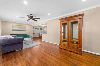 10627 Moonlight Dr in Houston, TX - Building Photo - Building Photo