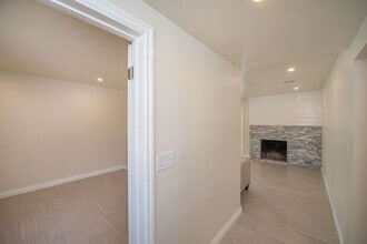 2944 W Skywood Cir in Anaheim, CA - Building Photo - Building Photo