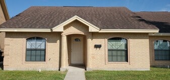 2000 Circle Dr, Unit 6 in Mission, TX - Building Photo