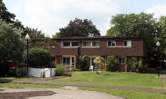 12 Litchfield Ct in Toronto, ON - Building Photo